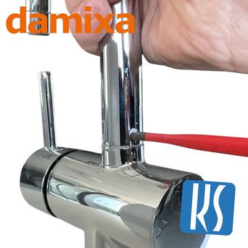 Hoe plaats ik de ringen set 23988.00 van Damixa? Is dat een schroefje achter op de uitloop?