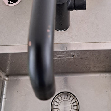 Er komen gaatjes in mijn kraan uitloop, hoe kan dat en hoe voorkom ik dat??