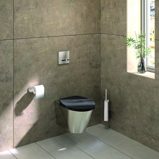 Delabie toiletopstelling elektronisch met BCN S hangtoilet en witte accessoires - sfeerfoto